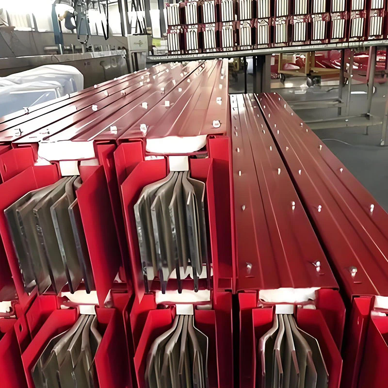 Jak může uzavřená přípojnice zlepšit účinnost a bezpečnost distribuce energie?